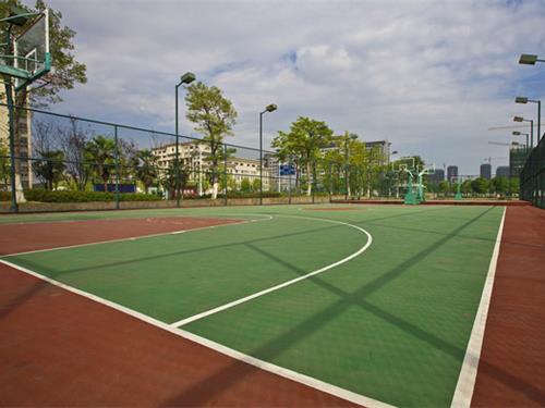 喷涂聚脲弹性体育场馆地坪